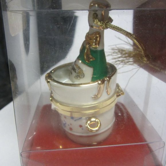 2000 LENOX COMMEMORATIVE ORNAMENT, CHAMPAGNE BOTTLE W/BUCKET,TIME CAPSULE - Picture 3 of 7